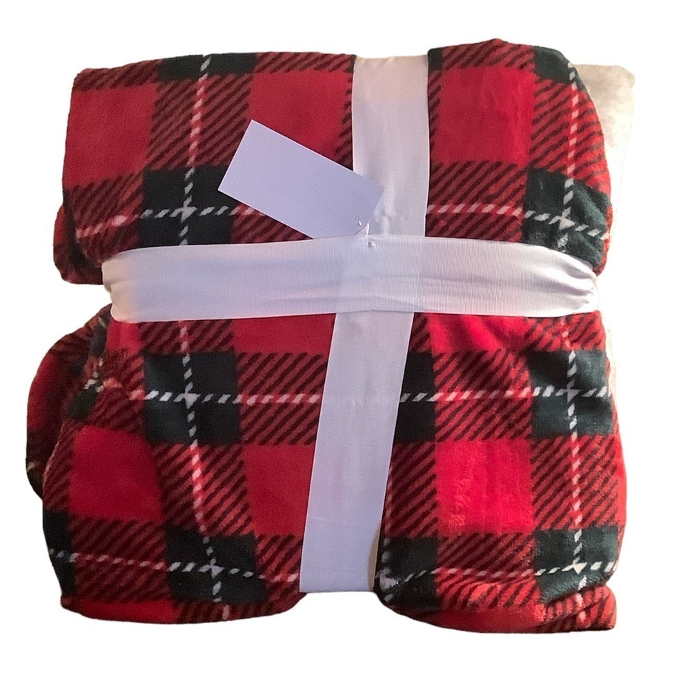 Joyland Holiday Throw & Pillow Gift Set. - Picture 6 of 7